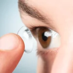 man-applying-his-contact-lens