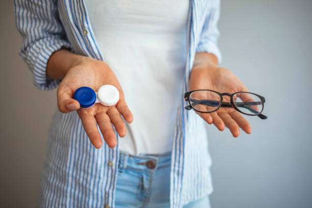 contact lenses vs glasses