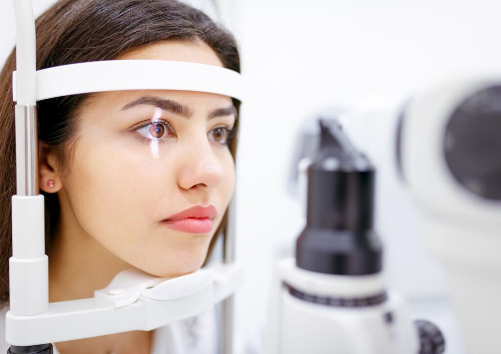 New to Oakville? Here’s How to Find the Right Eye Care Provider